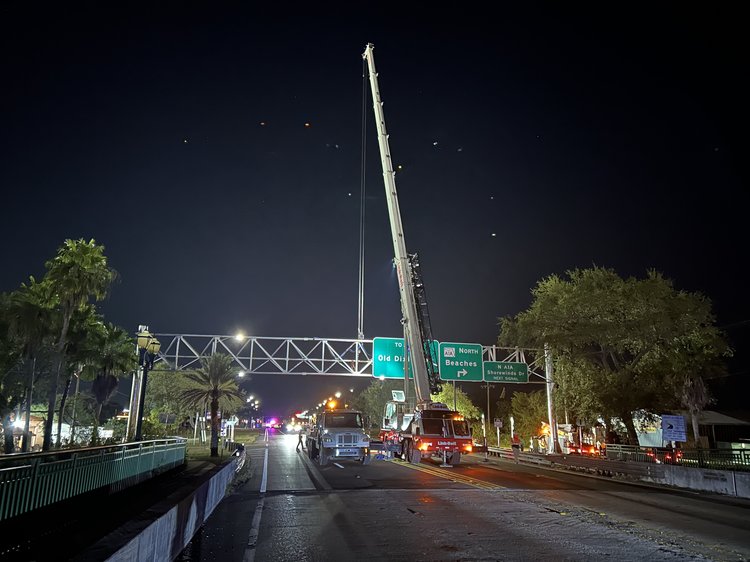 Nov 2025_Overhead Sign Installation on U.S. 1