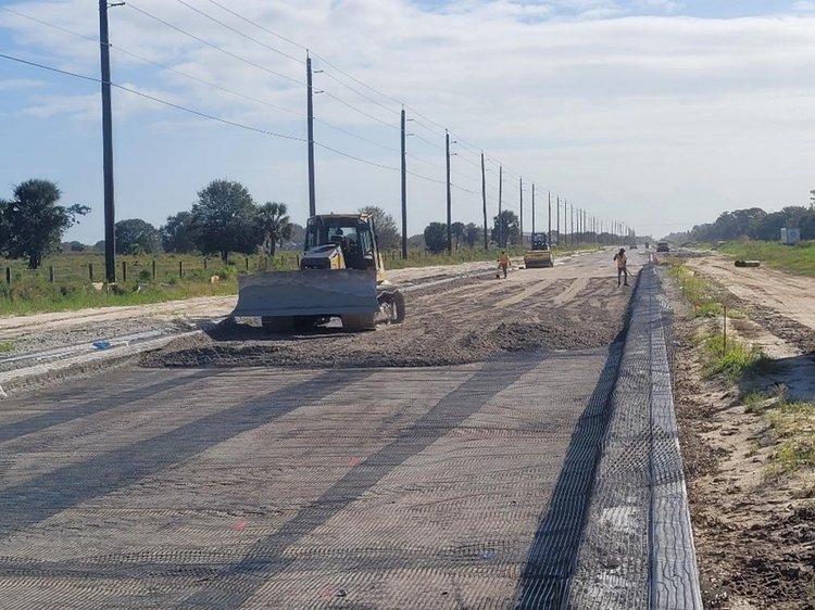 Geogrid instalation under base  westbound Oslo Road, Dec. 2024